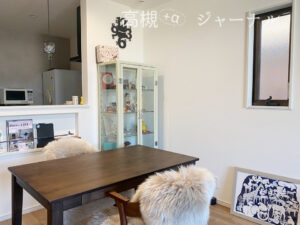 狭小住宅に置くダイニングテーブル