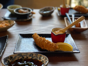 晴遊食堂の海老フライ