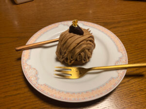 マキノの温泉付き旅館八王子荘のマロンケーキ