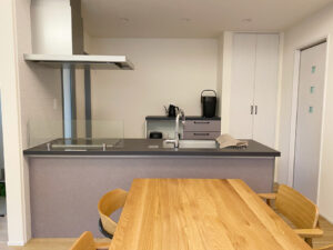 ミニマルハウスの2273サイズのキッチン・ペニンシュラ