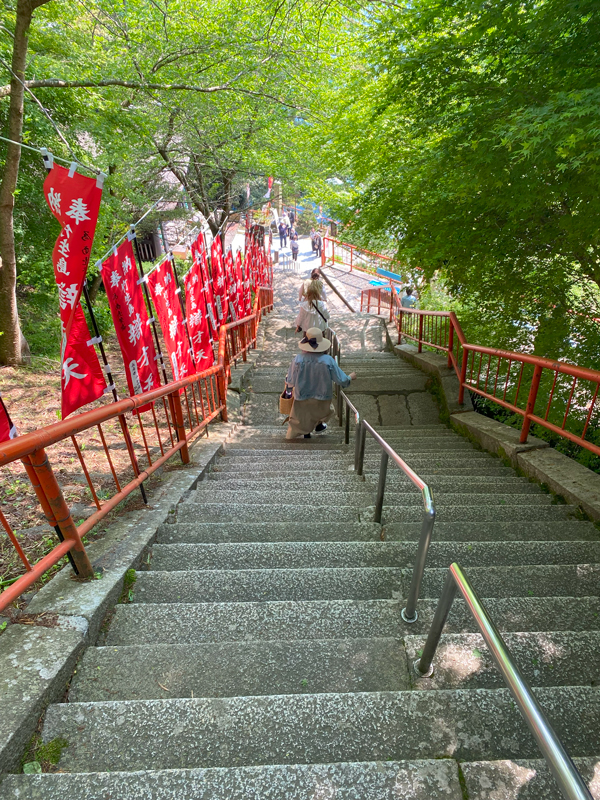 竹生島の階段で足がプルプルになる
